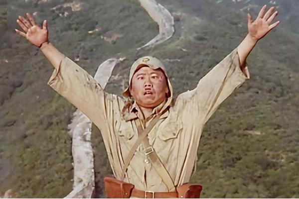 举起手来