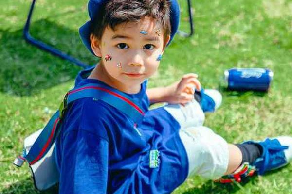 小男孩大男孩