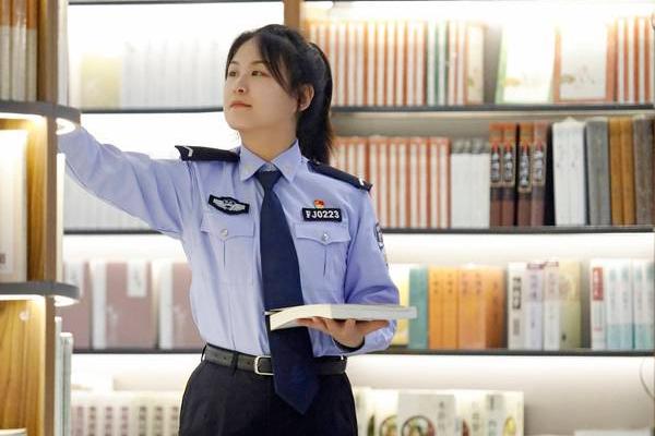 女警事业